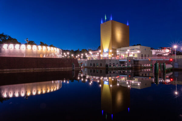 Groninger-Museum-by-Night-3