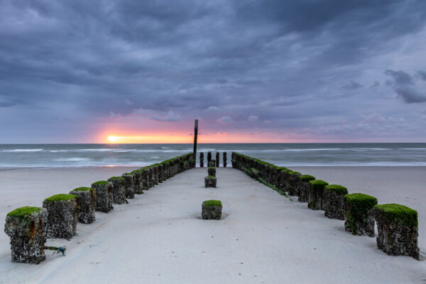 Zonsondergang-golfbrekers-Westkapelle-1